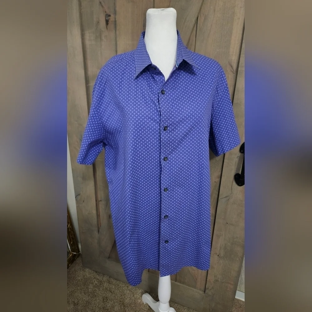 BANANA REPUBLIC Short Sleeve Cotton Stretch Button Up Shirt. Blue/purple. Size L